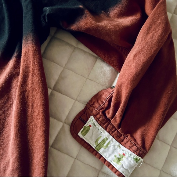 Faded Glory Dip Dye Button Down Shirt w/ Western Cowgirl & Cactus Patches - Picture 8 of 9